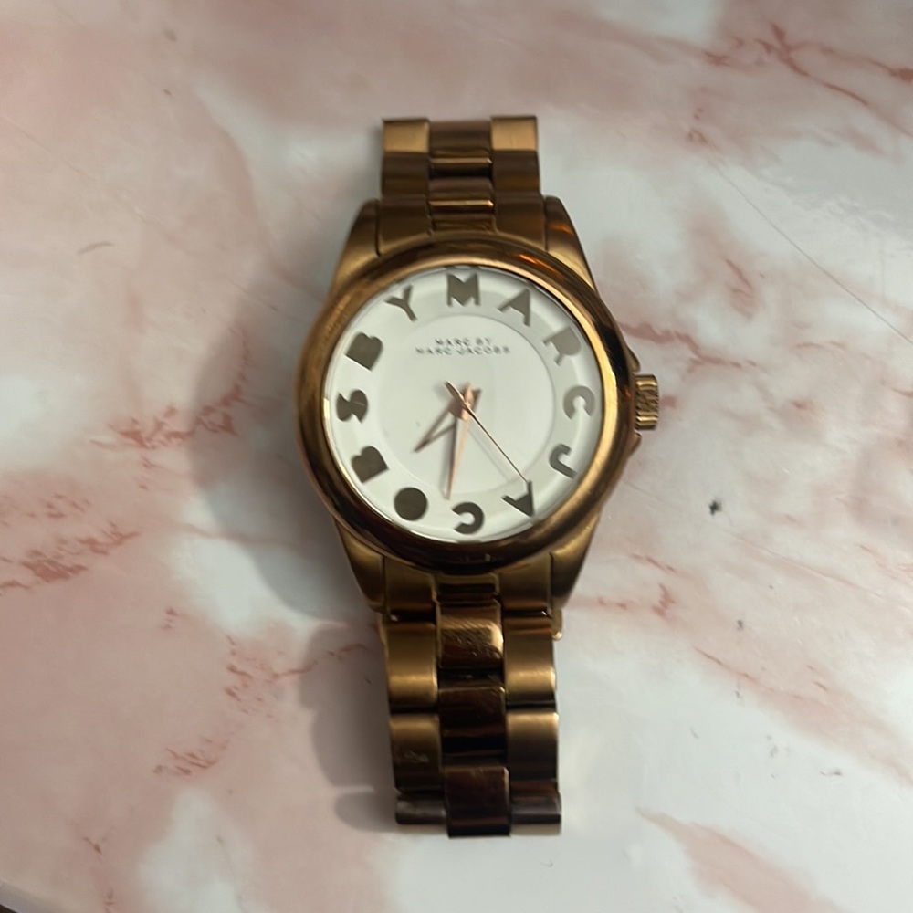 Marc jacobs rose gold watch